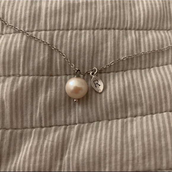 Jewelry - Pearl R Pendant Necklace